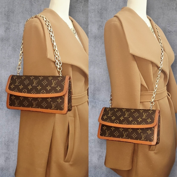 Authentic Louis Vuitton Monogram Canvas - Picture 1 of 16